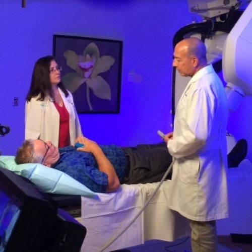 cyberKnife doctors with patient cyberknife miami - alternative cancer treatment - cancer treatment in south florida