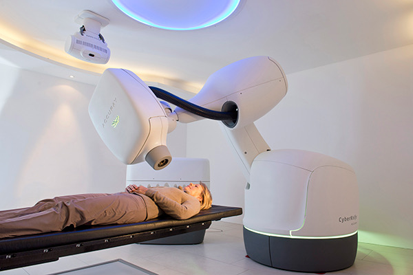 Woman undergoing CyberKnife therapy cyberknife miami - alternative cancer treatment - cancer treatment in south florida